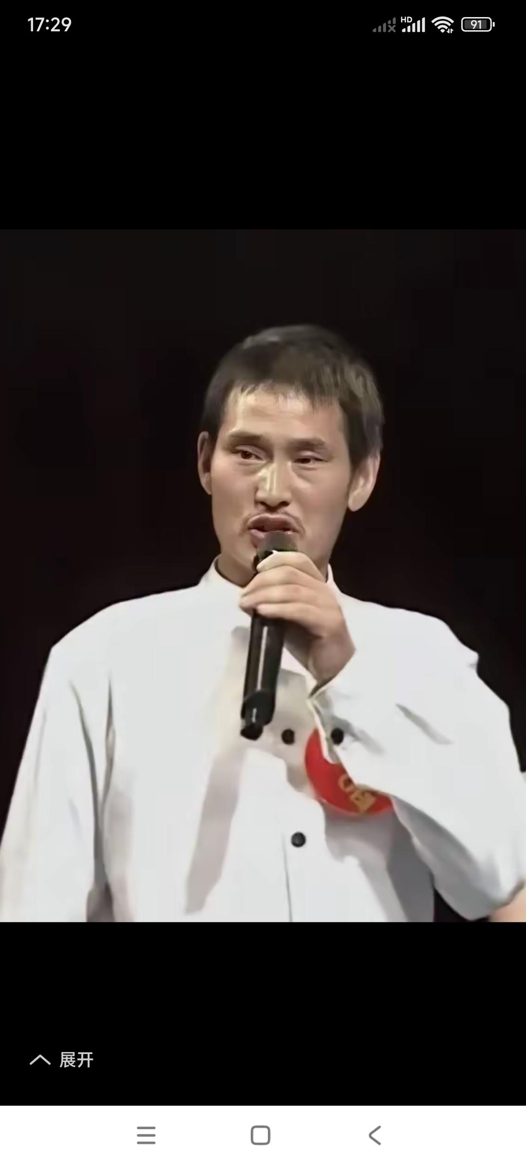 看看大衣哥朱之文这10了多年的光景。

这变化太大了吧。

那时候清瘦的长瓜脸儿