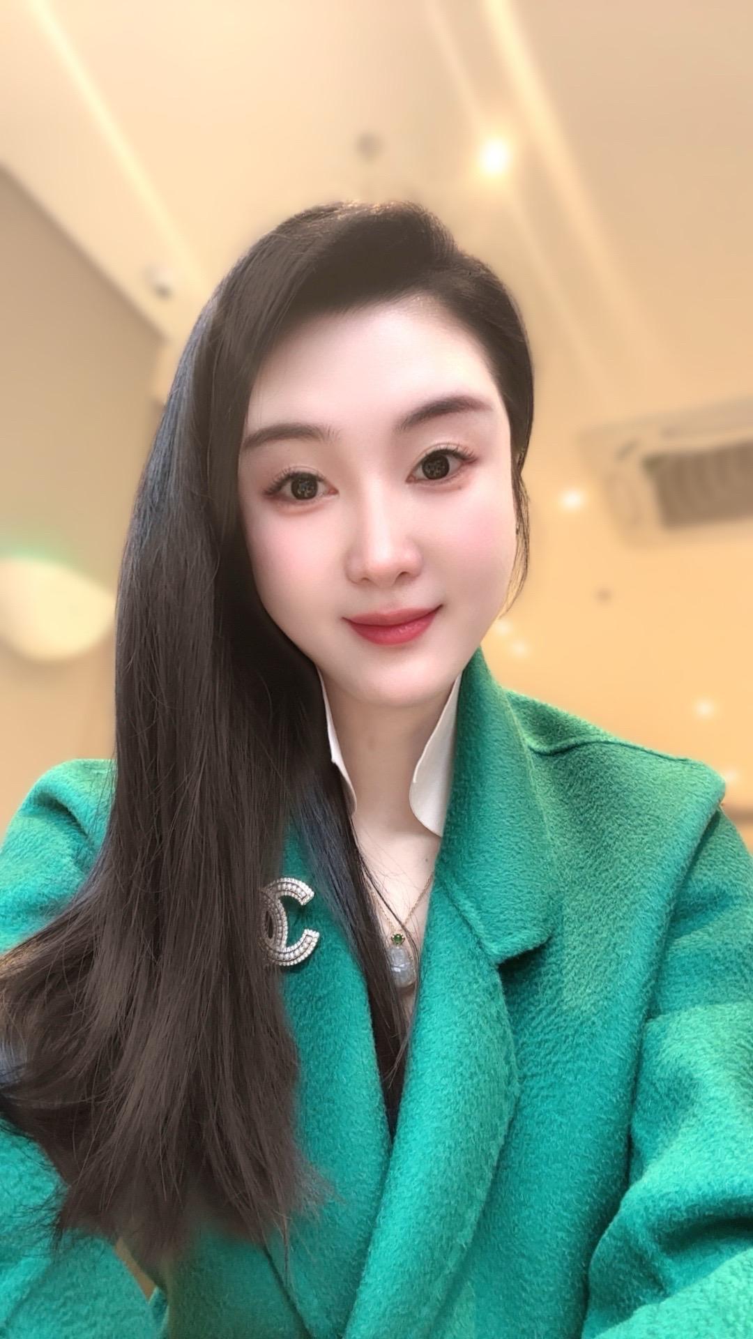 美颜今天让我暂时长这样～不过真的好温柔啊这个特效😀💕