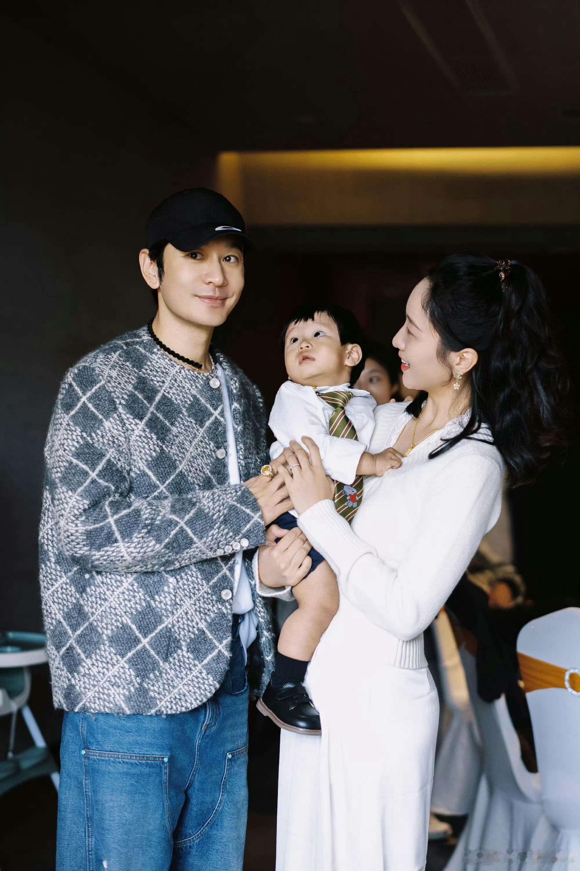 baby让小海绵带去了生日礼物，好暖心啊。 