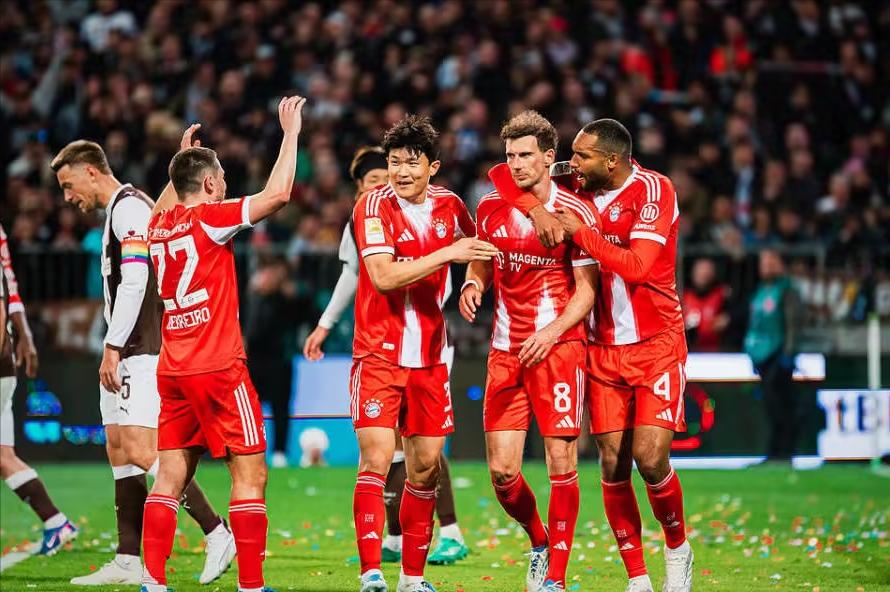 德甲霸主拜仁慕尼黑即将加冕！球队有望提前四轮卫冕，29场狂轰105球创历史

尽