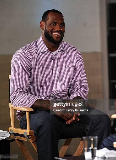 ☞仔细看的话，阿勒其实在玩梗☞这次的决定事宜，穿的是当年在ESPN直播，宣布将天