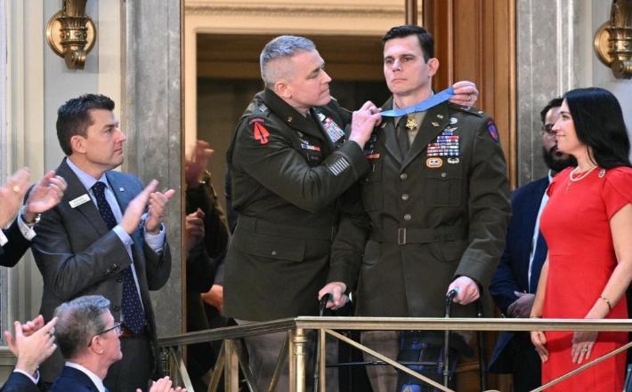 一条腿没了，还是连下半身也没了。接下来就看家庭能维持多久，老婆会不会离婚，然后变