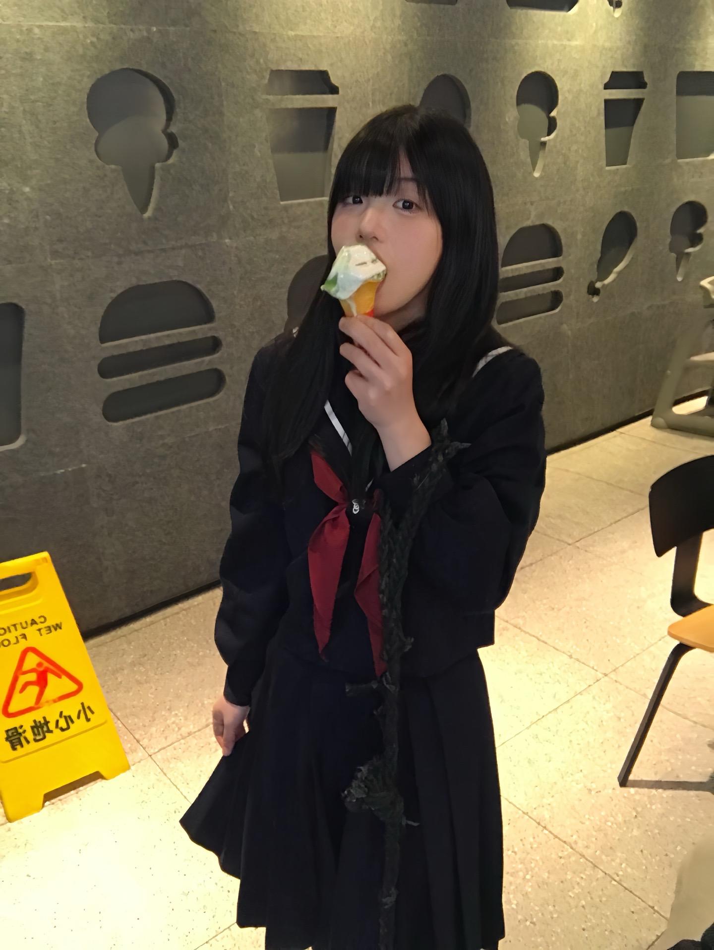 今日宜享受阳光儿 忌胡思乱想儿。幸运词：好欸！