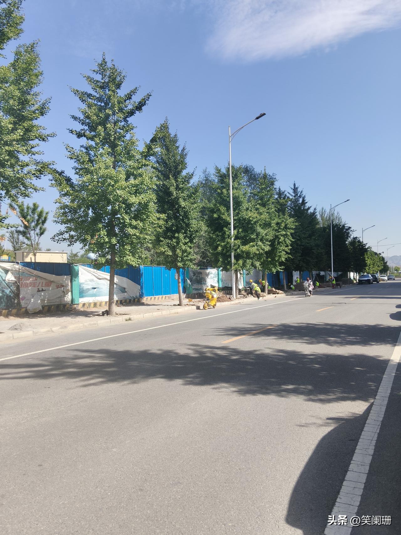 今天去了位于兰州市彭家坪的都市文化休闲公园，听说那里要举办千灯展秀。

结果去了