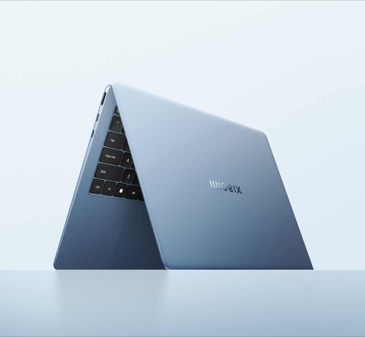 全新小米 Book Pro 14 一共三款配色：柔雾蓝、白色、雅灰。一体压铸镁合