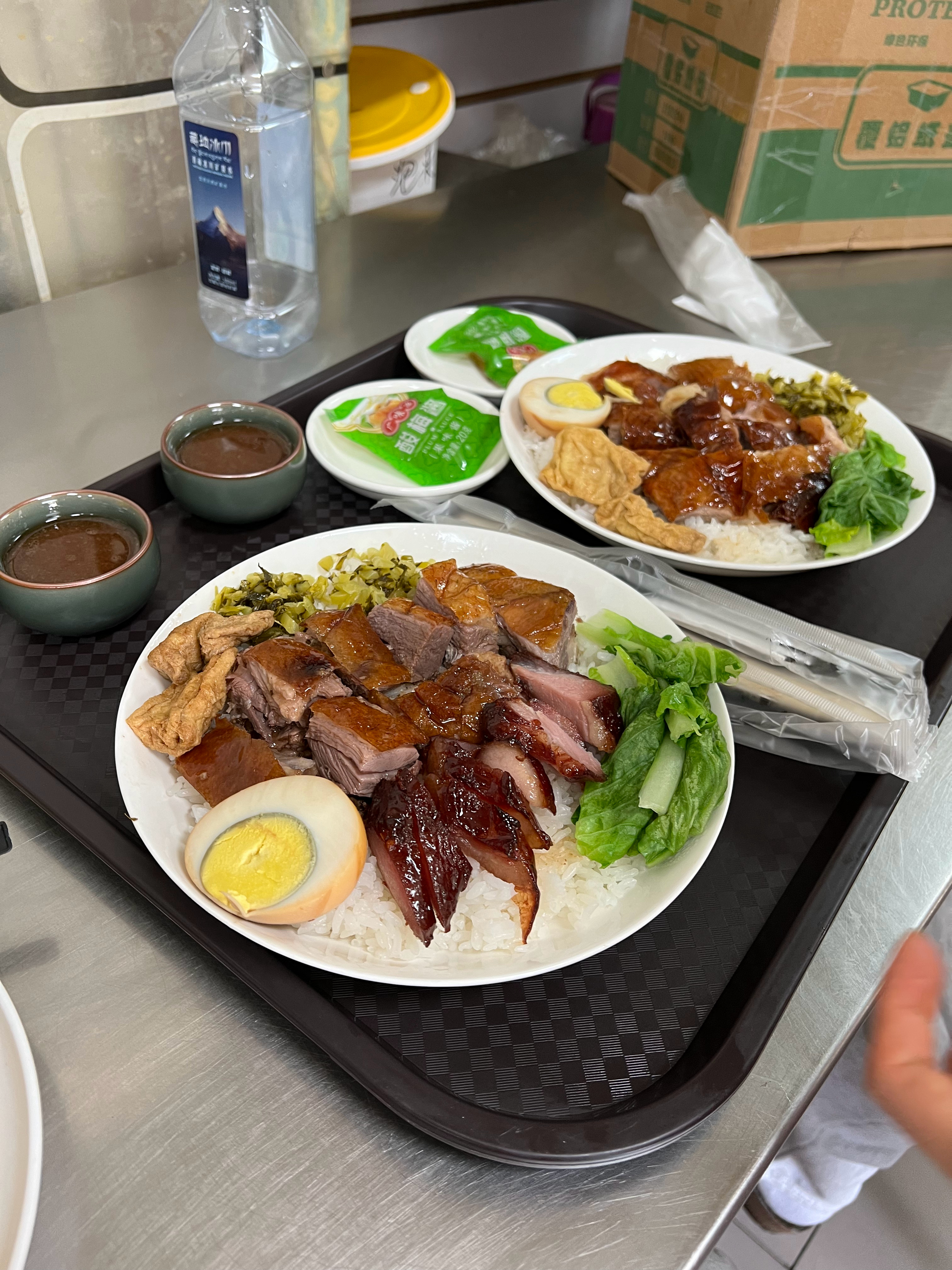 雷记烧腊，可以尝尝 好吃，味道很广这狗都胖成啥样了 天津·雷记广味烧腊(碧海鸿庭