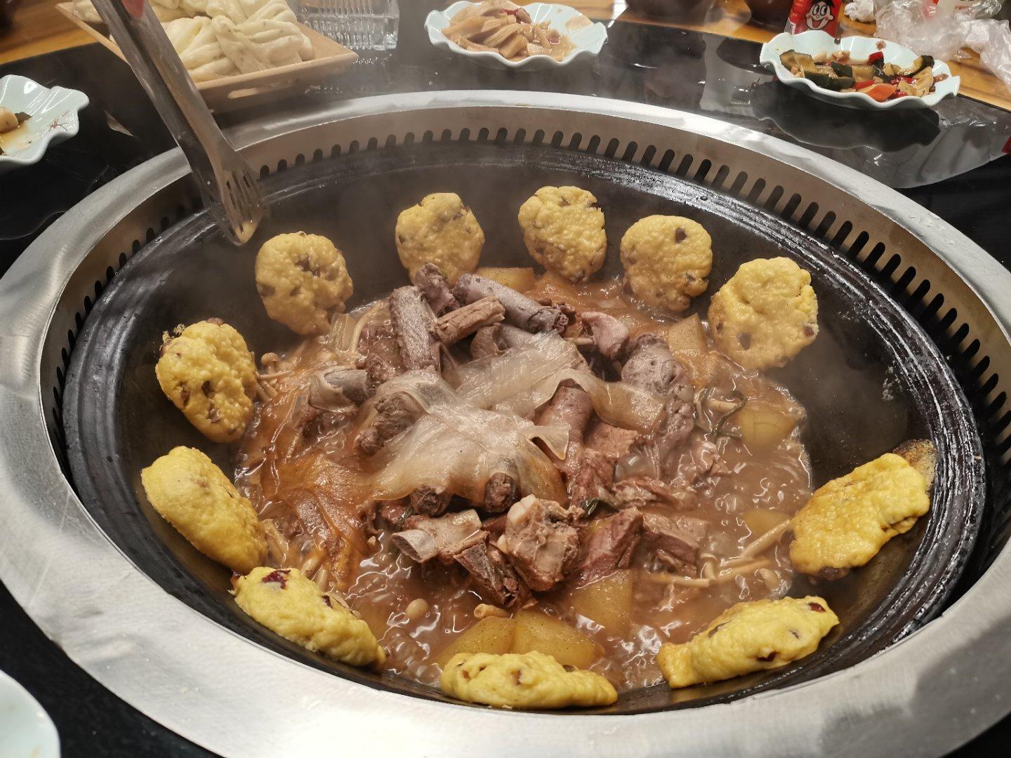 铁锅炖大鹅，来一口 ​​​