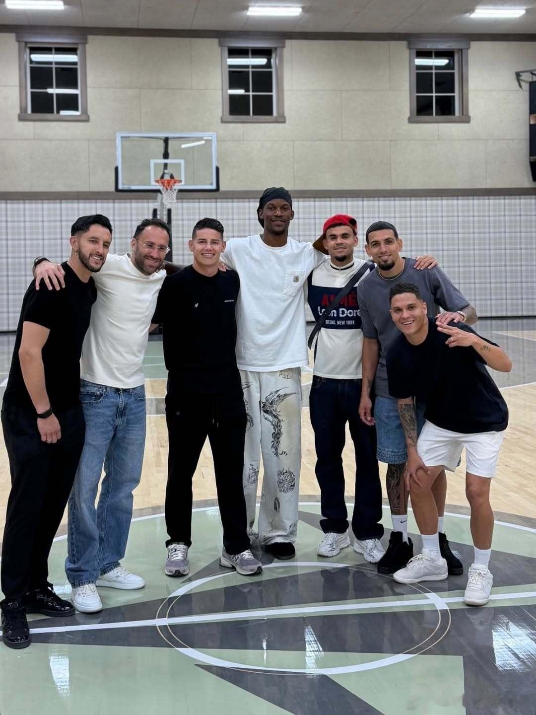 world cup vibes金州勇士巴特勒世界杯J罗路易斯迪亚斯