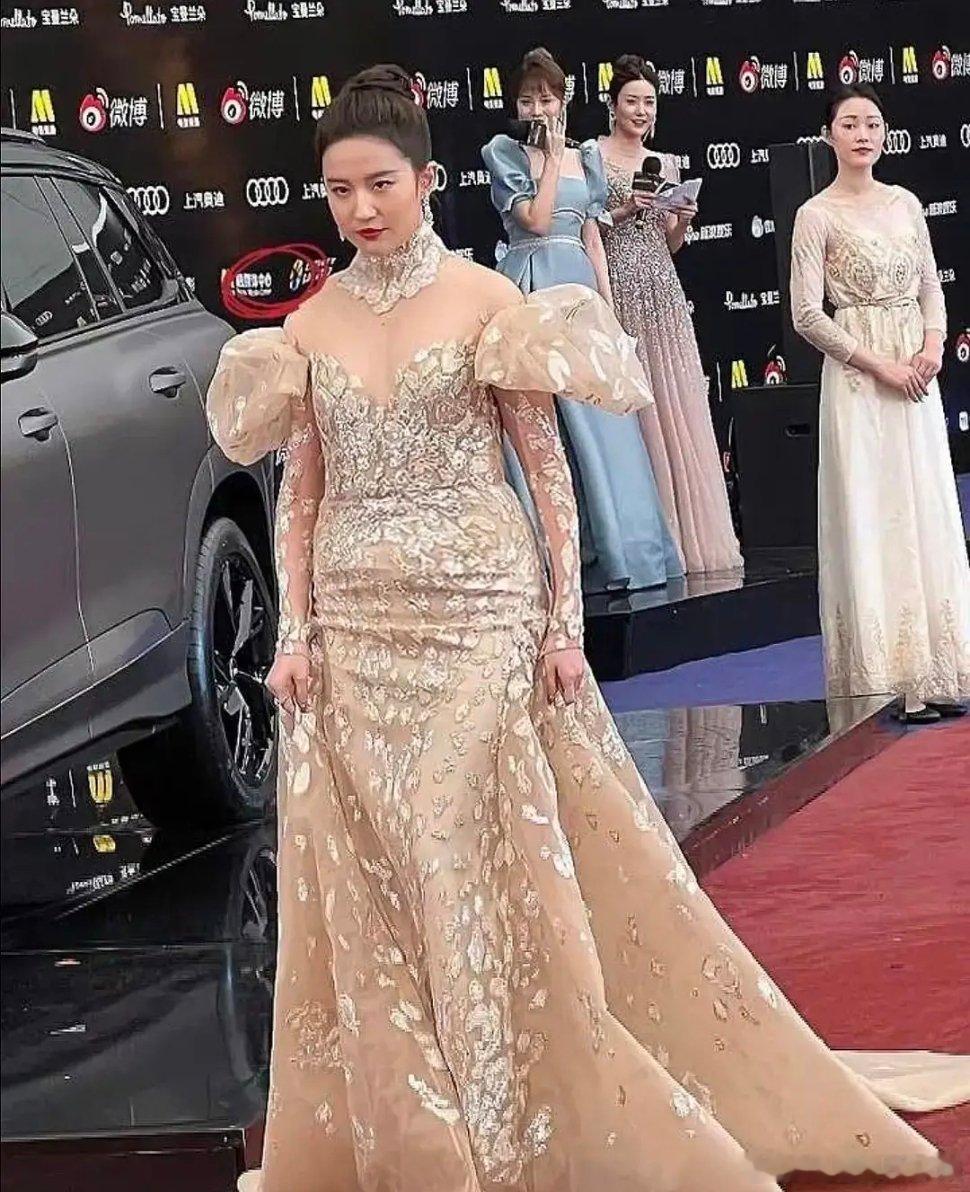 果然站姐这个职业不容易，刘亦菲生图是这样的 ​​​