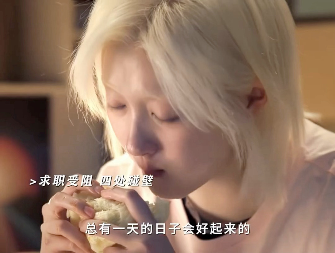 关晓彤央一女主剧定档有点惊喜！关晓彤拿下央一黄金档女主，新剧《生逢其时》终于定档