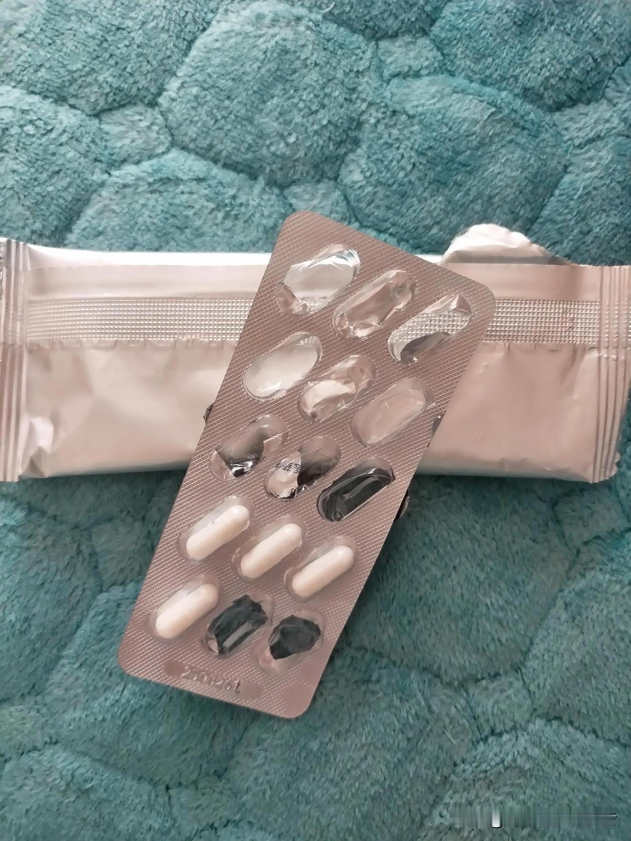 万万没想到我40多岁的年龄

眼睛也有点玻璃体混浊，

可医生却说：

近视眼玻