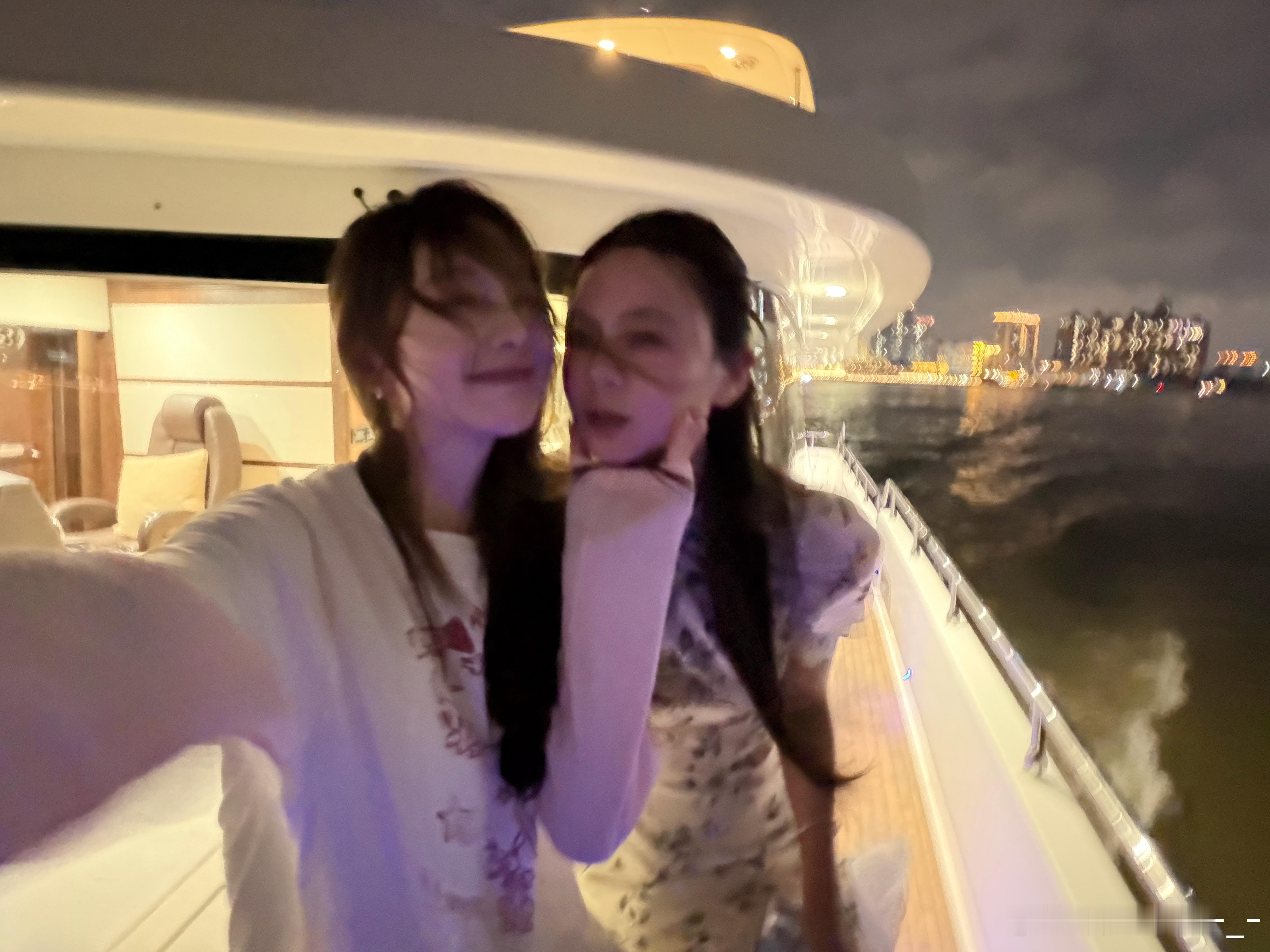 哈哈哈哈，姐妹生日我帮她拍丑照欧尼茜茜