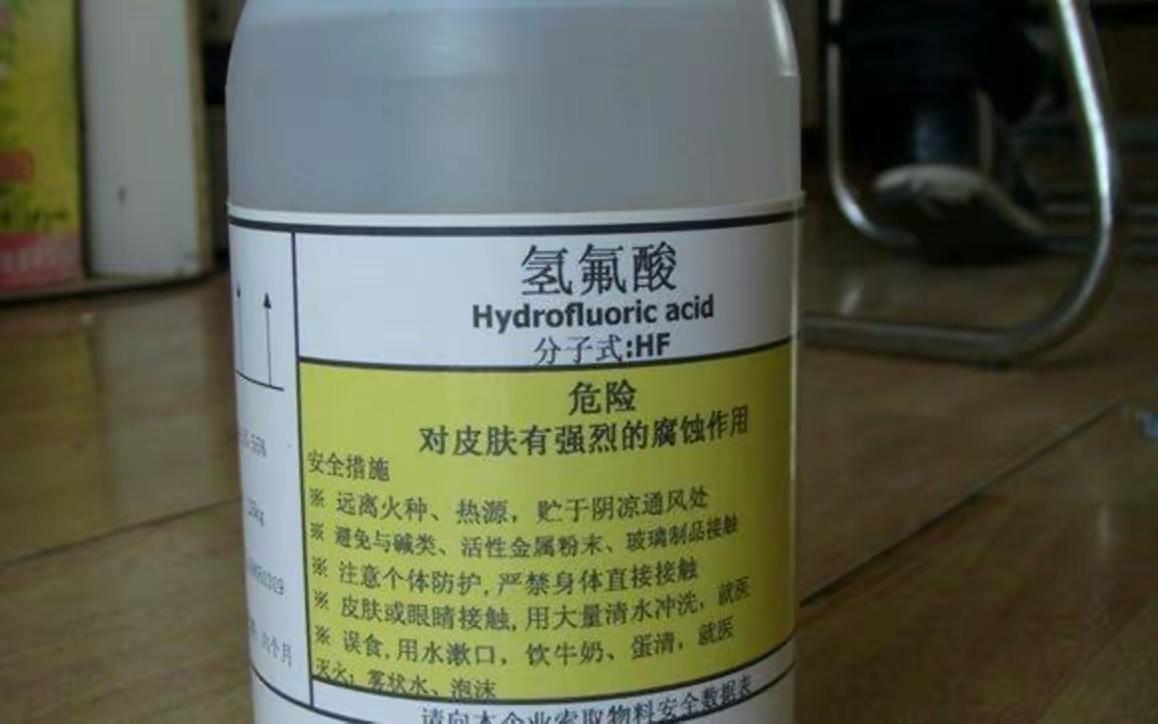 活生生的人，散个步都能饮恨归西，这最少也算投毒致人死亡罪吧。
杭州妇女散步踩到“