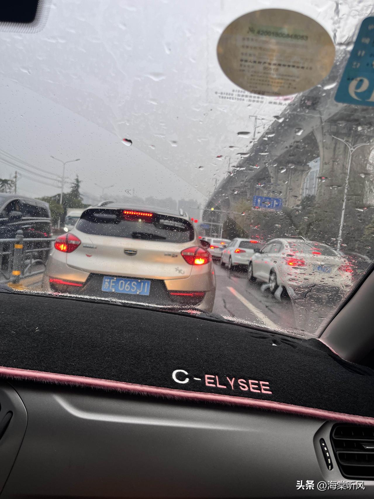 周一早高峰堵到怀疑人生！

谁懂啊家人们！每个周一的早高峰，简直是大型堵车现场！