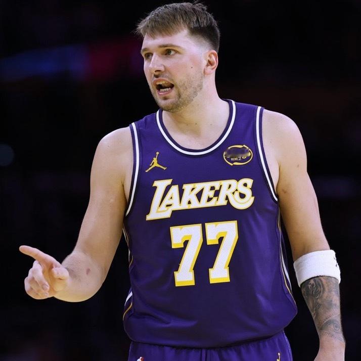 卢卡·东契奇在第一节的表现：20 POINTS3 REBOUNDS8/11 FG