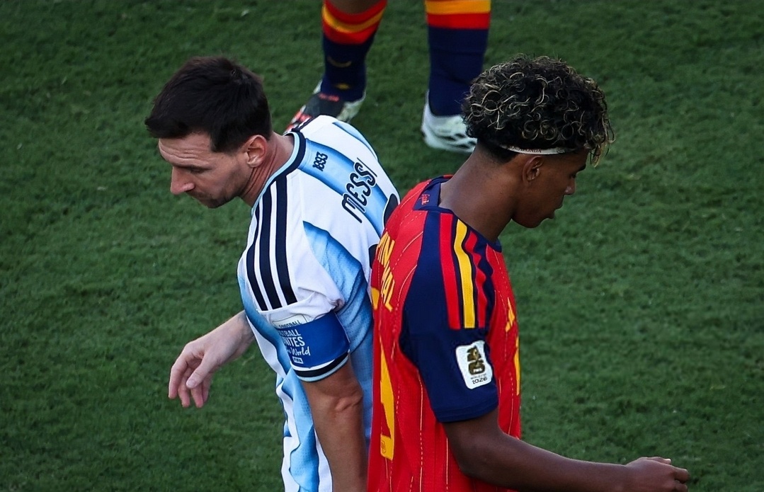 梅西&亚马尔🇦🇷🇪🇸西班牙21次犯规零牌世界杯