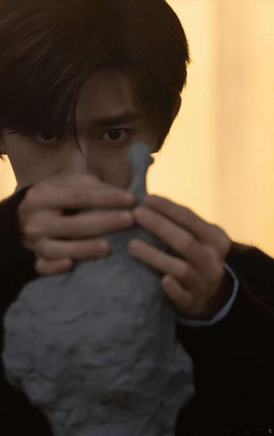 易烊千玺人人皆是创造者易烊千玺与光相遇易烊千玺与光相遇，人人皆是创造者，哈哈 