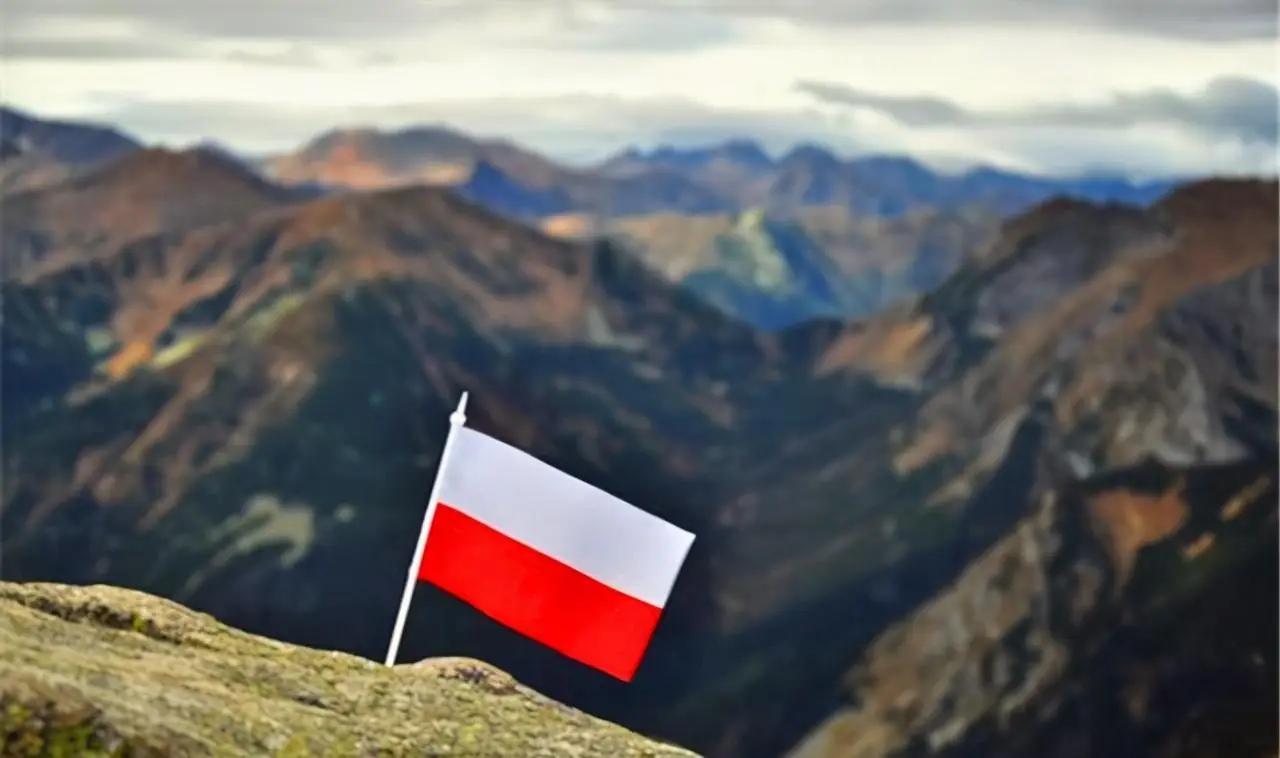 打了快四年，我一直以为俄罗斯人最恨的是乌克兰，再不济也是美国。结果民调一出来，所