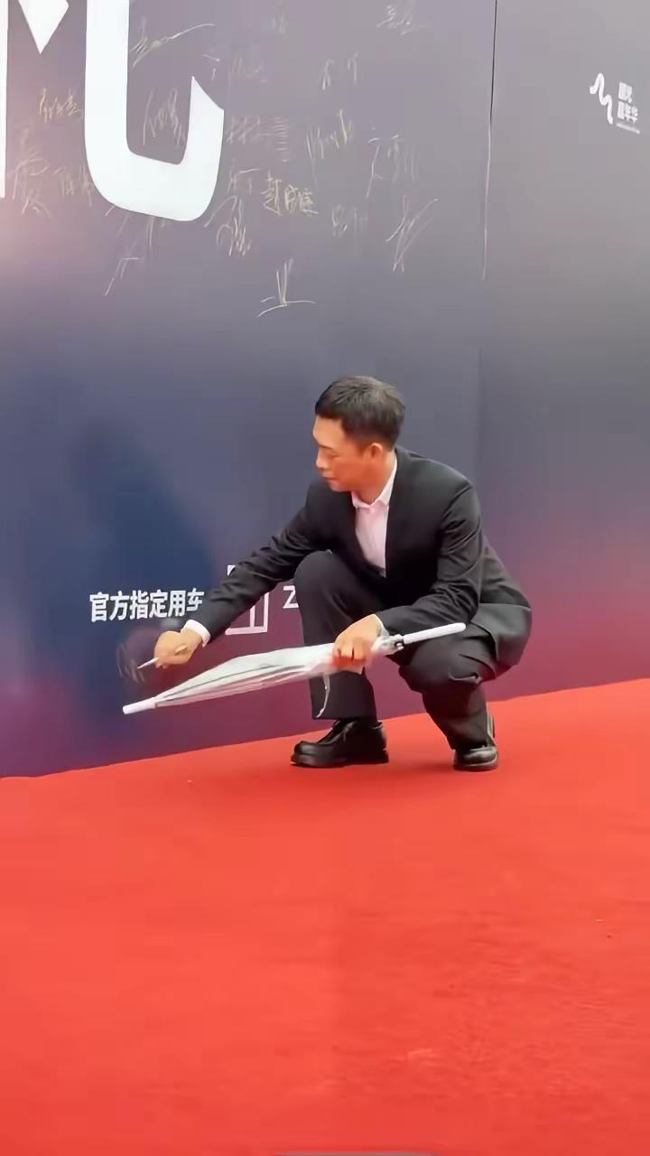 哥哥每次签字都会签到低下