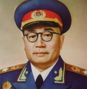 1949年，刘伯承听说原配还活着，并且日子过得很艰苦，就托人给她带信，想把她接到
