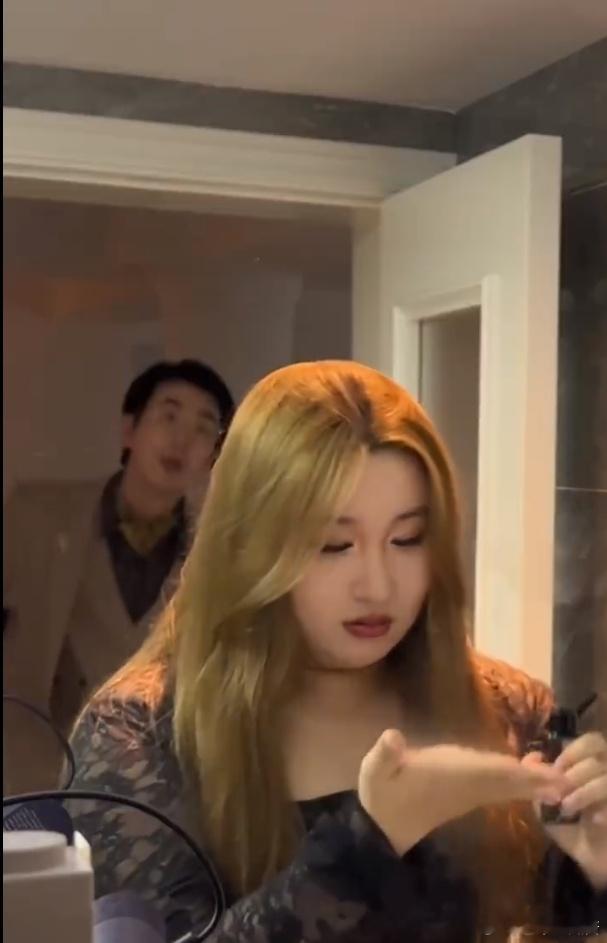   锤娜丽莎最好用的卸妆油是李川  喜剧大会  我的天，锤娜丽莎这么漂亮，李川你