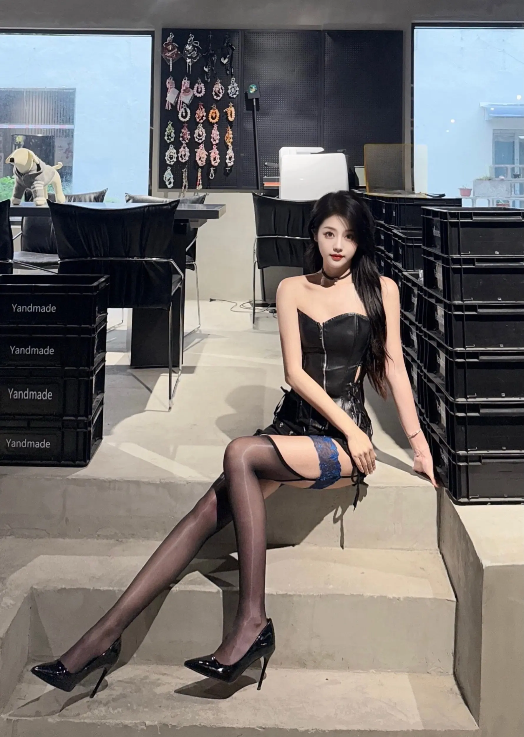我知道   片刻的幸福都会有代价…