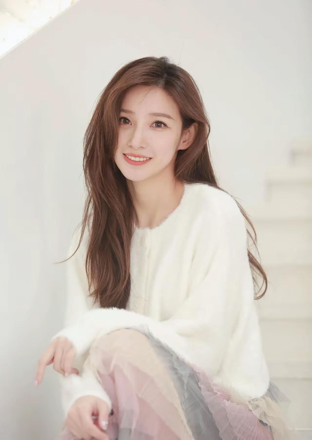 非常阳光，美貌和气质并存的主持人