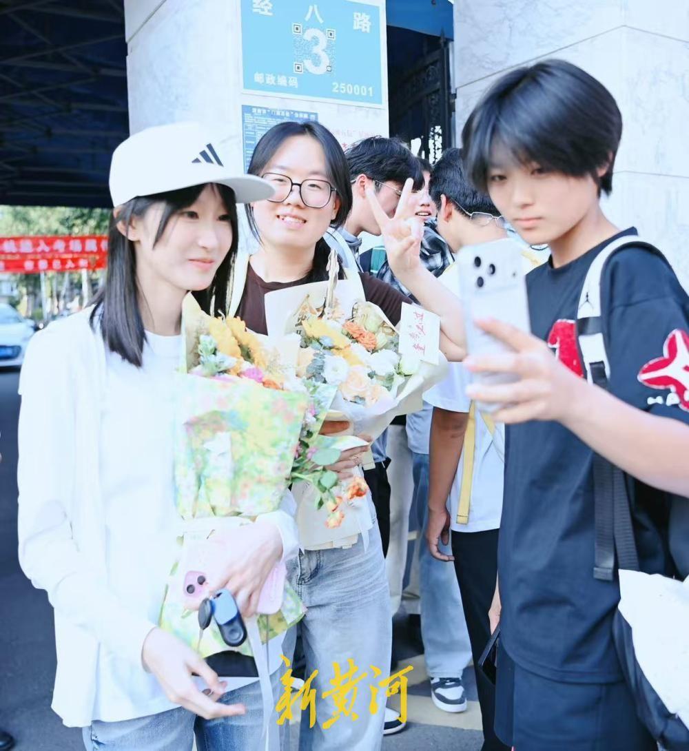 6月10日17：00，随着最后一场考试结束的铃声响起，2026年夏季高考结束，在
