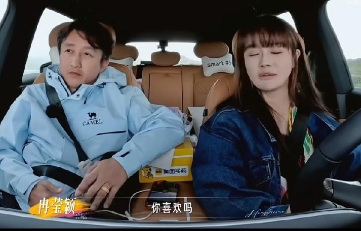 冉莹颖和邹市明结婚15周年，冉莹颖买了一个金戒指送给邹市明问他：“你喜欢吗？”邹