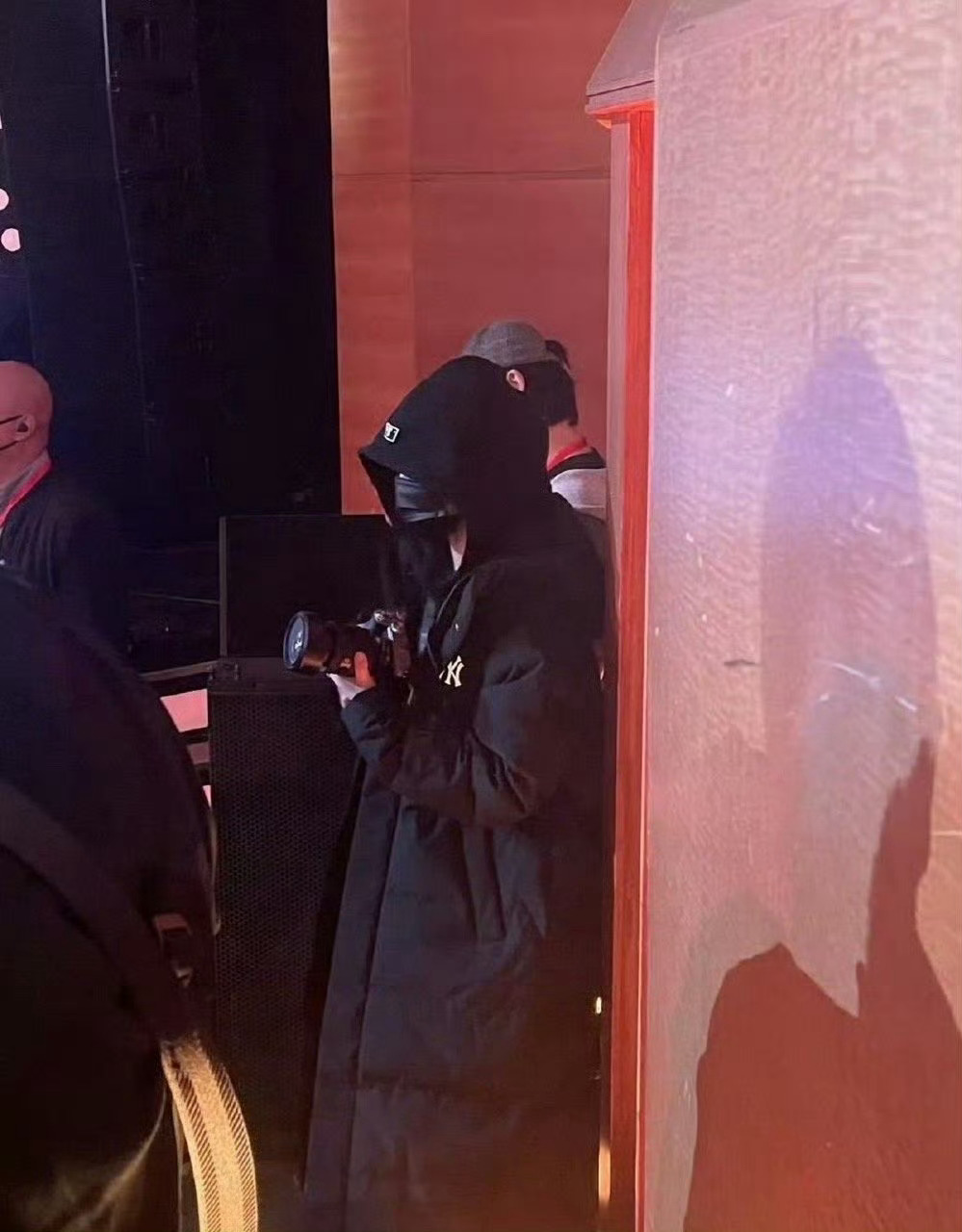 #虞书欣去当站姐了#[哇]哈哈看来欣欣这次相机里又有很多神图要诞生了[打call