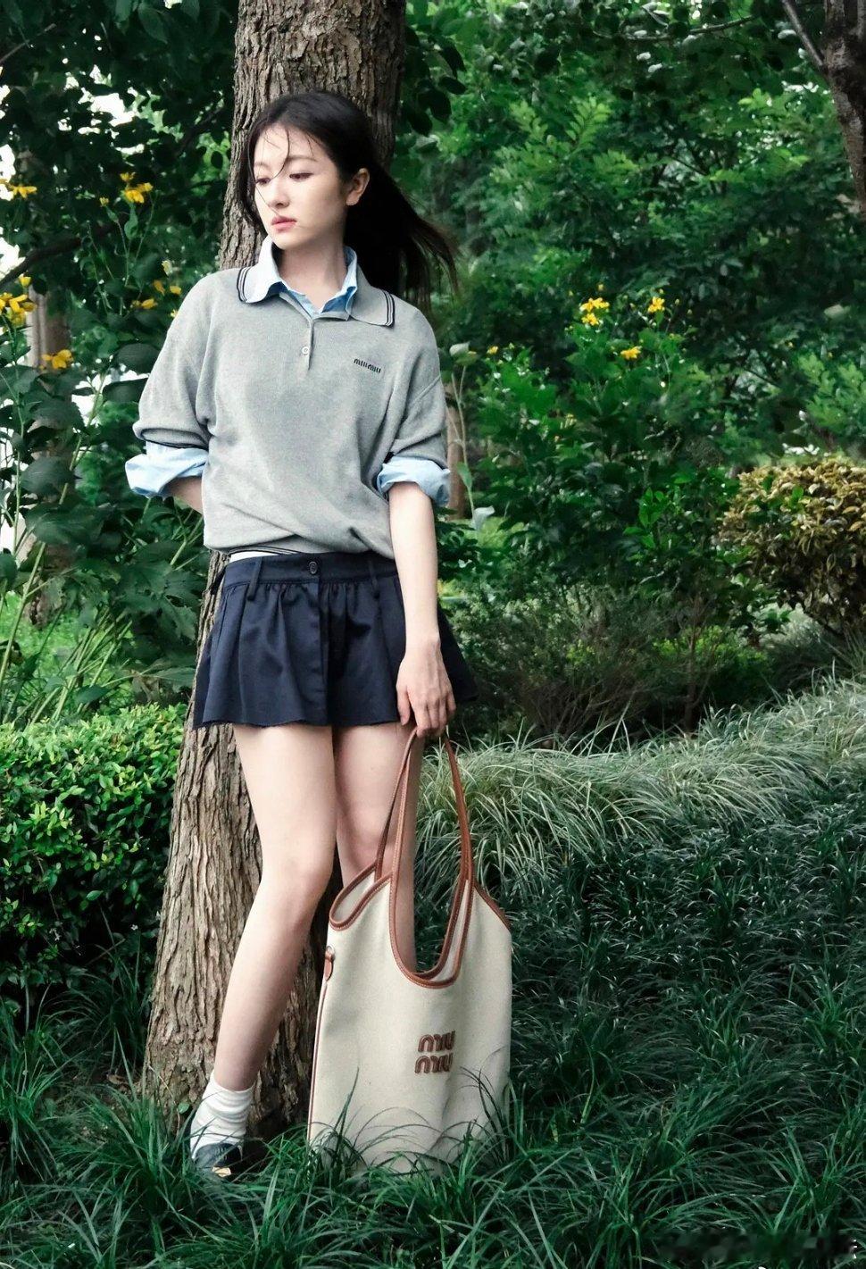 李兰迪这组Miu Miu简直就是清纯女大 ​​​