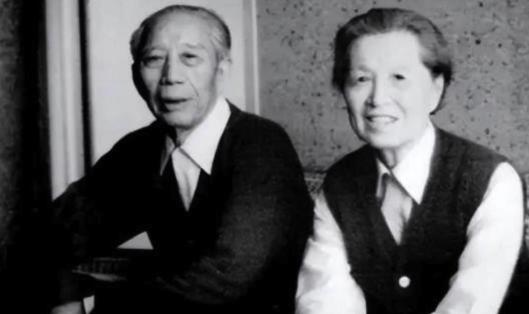 1937年，旅长王震29岁了，还是光棍，贺龙急了：“王胡子，给你介绍个北大女学生