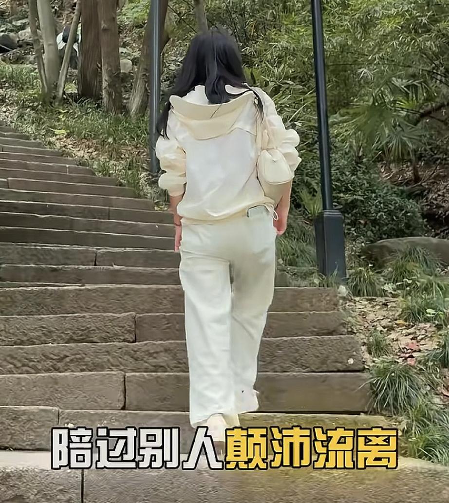 林丽今天开播前又发小作文了
其中3句话直指厉怀远！
厉怀远也宣传要带货了

6月