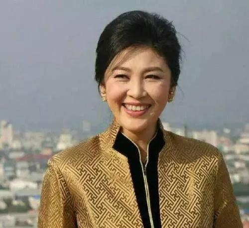 从清迈玫瑰到一国总理：英拉“鹤立鸡群”的绝色容颜