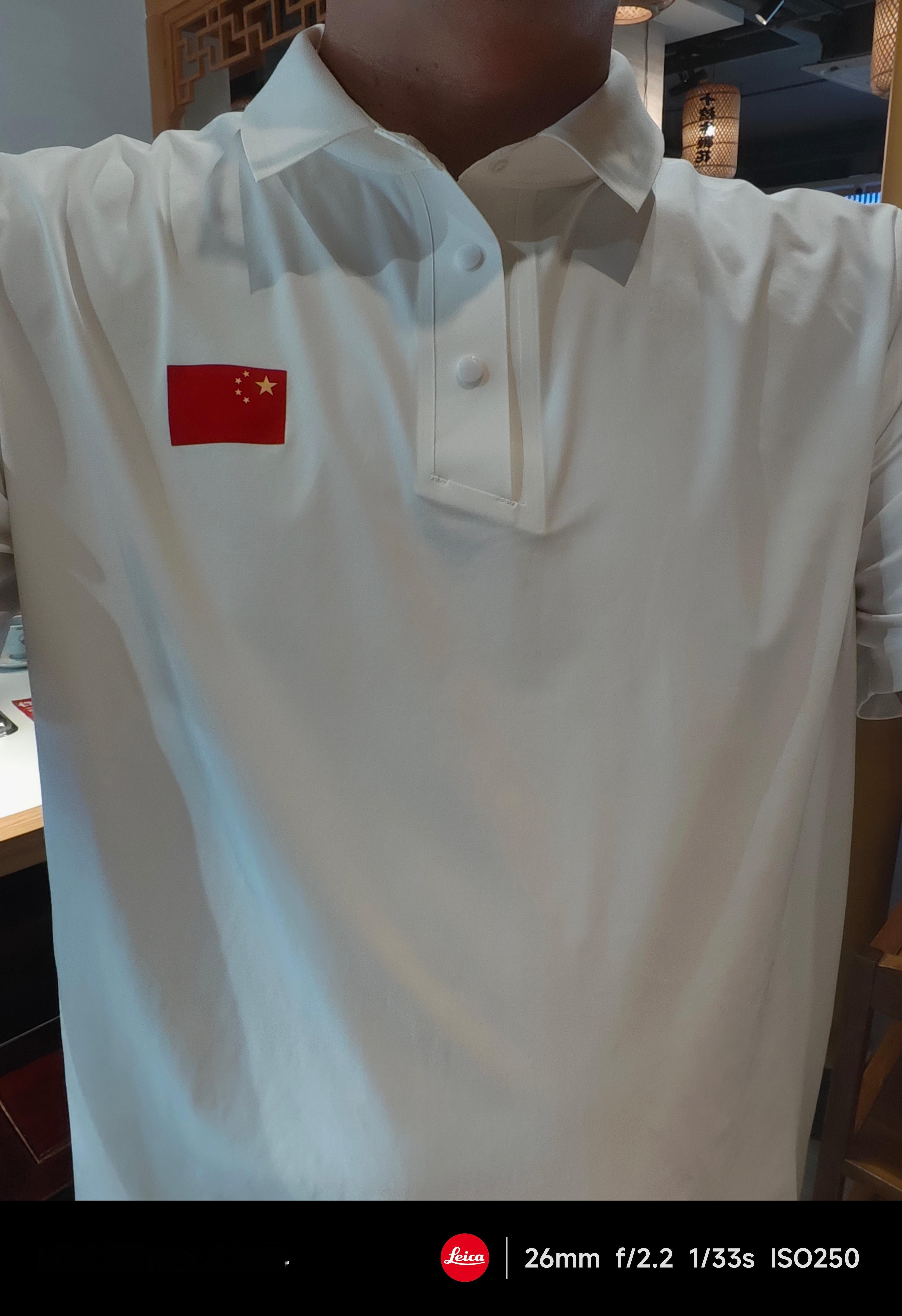 出门应个景[嘻嘻]为中国队加油！ ​​​