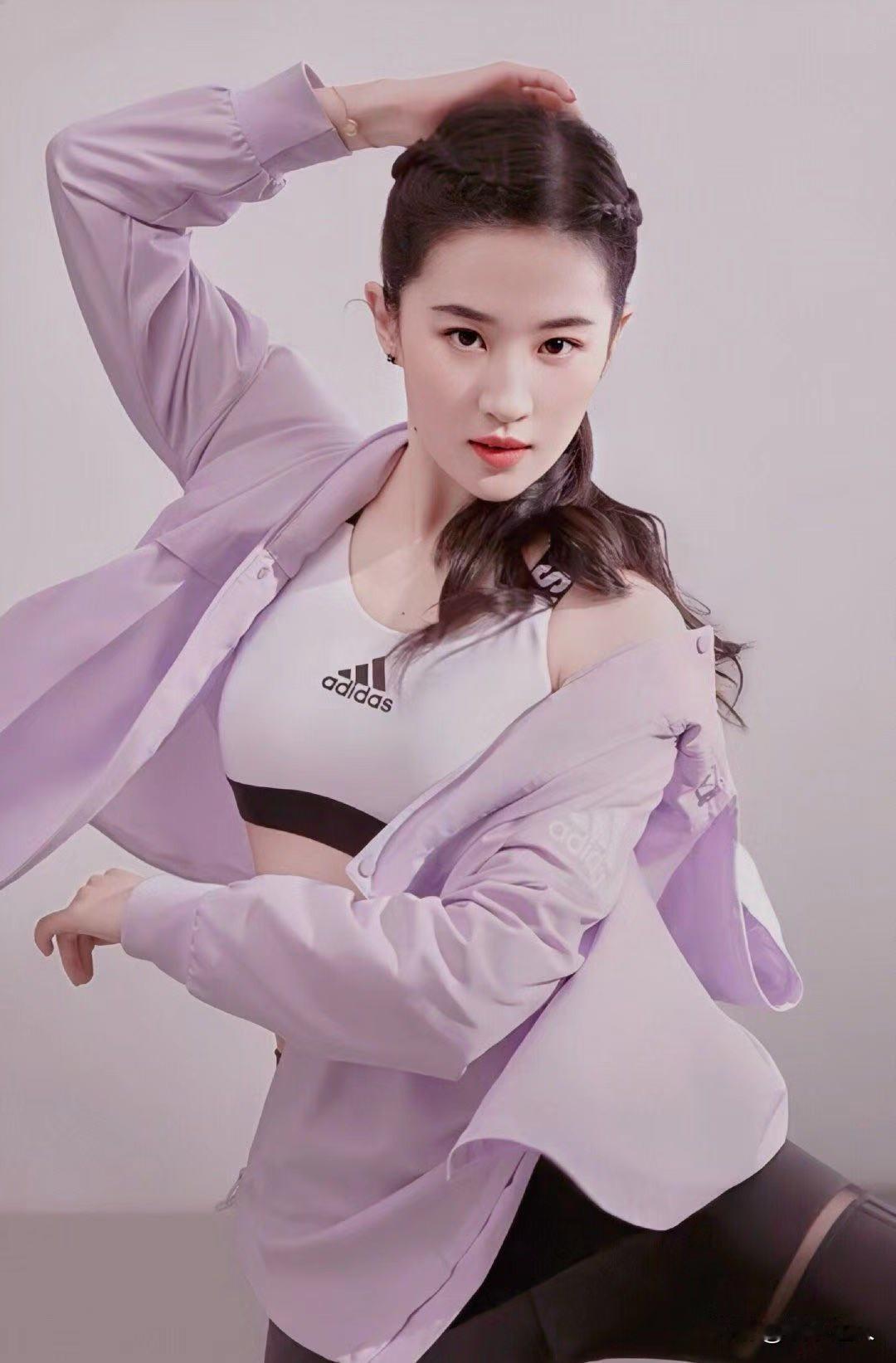刘亦菲瑜伽美图