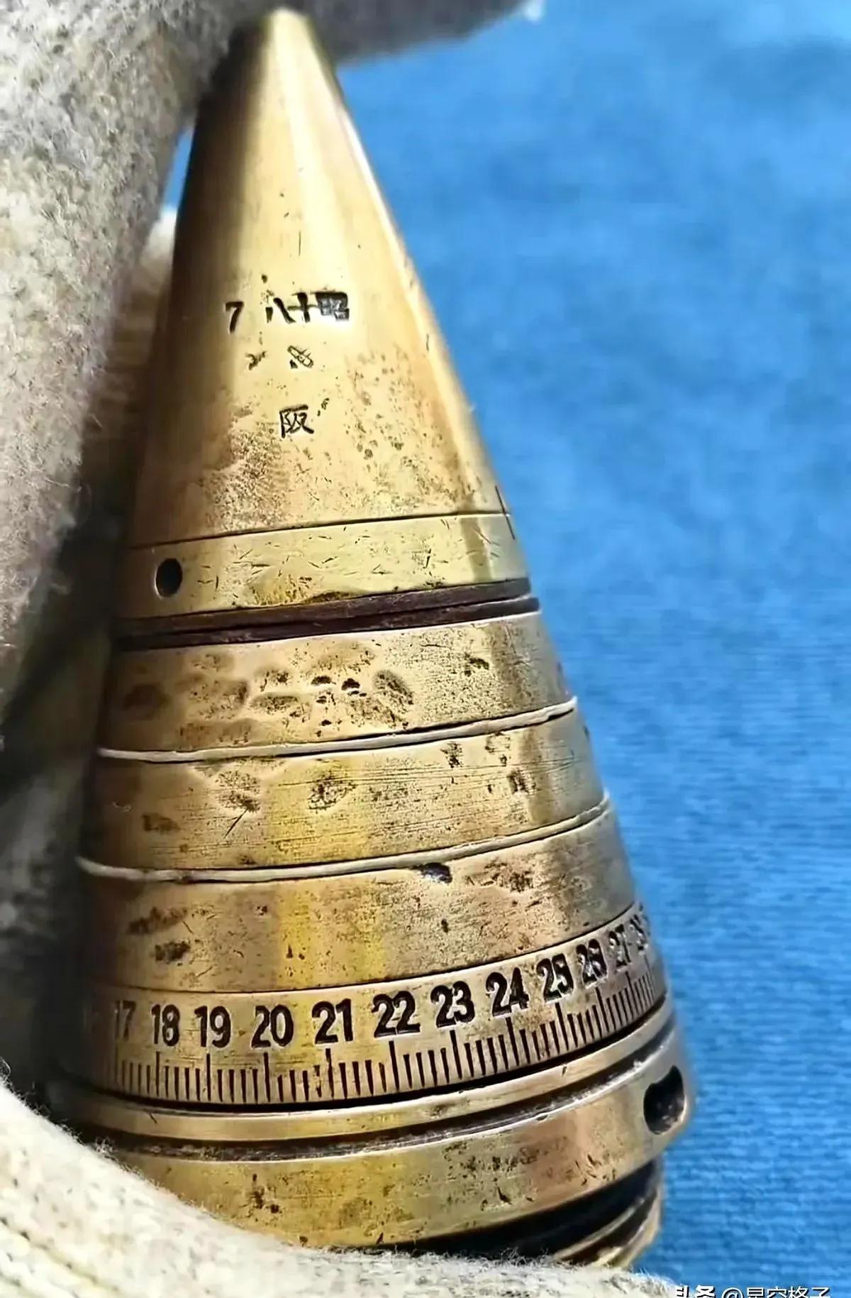 苏北农村一位大爷，曾将二战日军高射炮引信，当吊线锤用了大半辈子。

这引信前端，