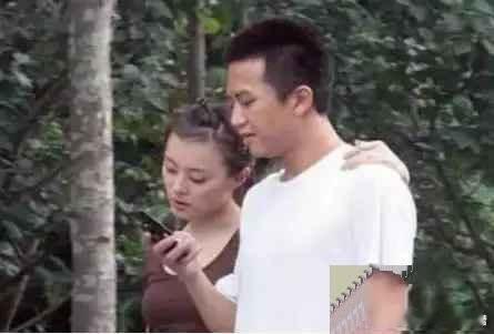 孙俪与邓超早年恋爱时的照片。  