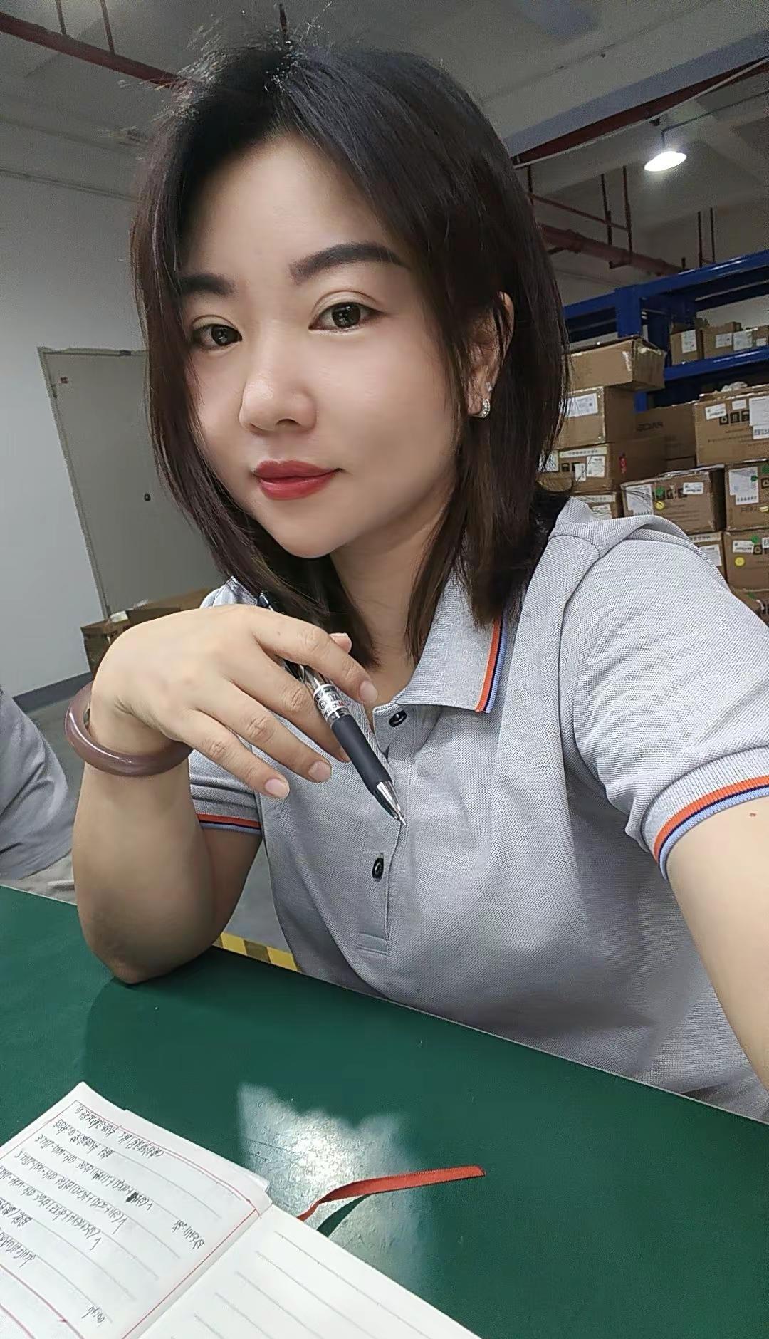 最近对缘分有了点小感触：有些缘分啊，只要不贪心，就像收到的小礼物一样珍贵；可要是