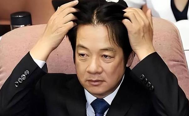 赖清德这回竟然直接抡起大刀砍向了岛内的统派！这绿营的屠刀一旦落下，国民党还能继续