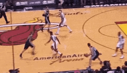 不得不说，马刺队主教练波波维奇的脾气还是太好了！
2014年NBA总决赛上，热火