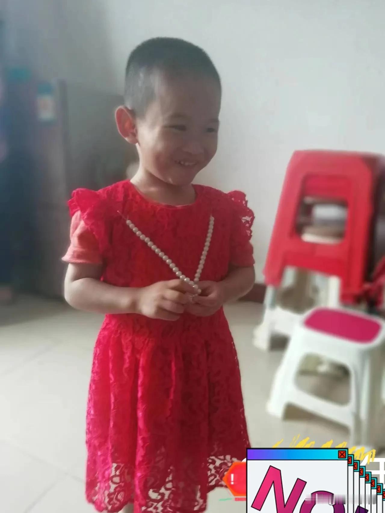 大家猜猜这是男孩女孩？
今天买了新衣服，
🉑高兴了！
要知道，
从小就穿哥哥姐