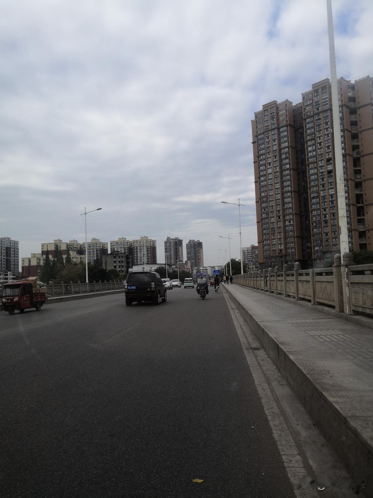 农民工算得上是工人了吗老农民都常挂在嘴边的一句话，外面去打工，回家来都喊他们工人