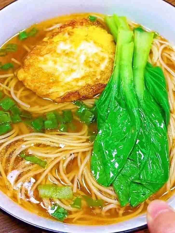 早餐简单点！
带定位晒今日生活
我的今日状态：😁轻松愉快
我这里的天气：🌧下