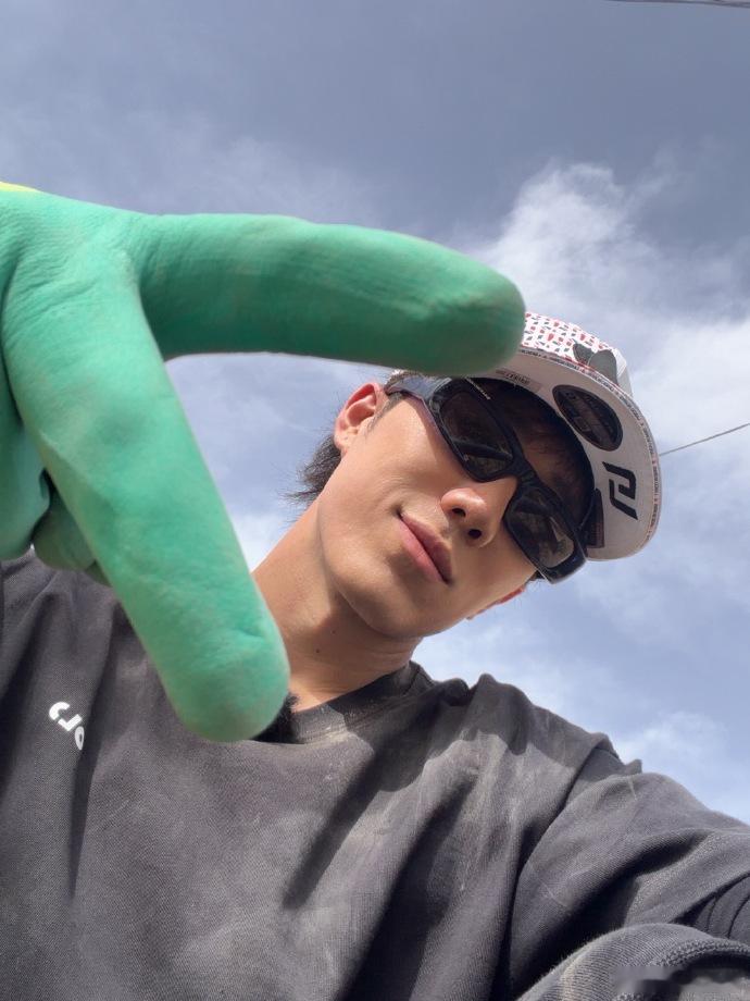 鹭卓猛猛干的一天、鹭卓忘记戴面罩仿佛喝了二斤沙笑到捶桌！鹭卓猛猛干的一天居然忘了