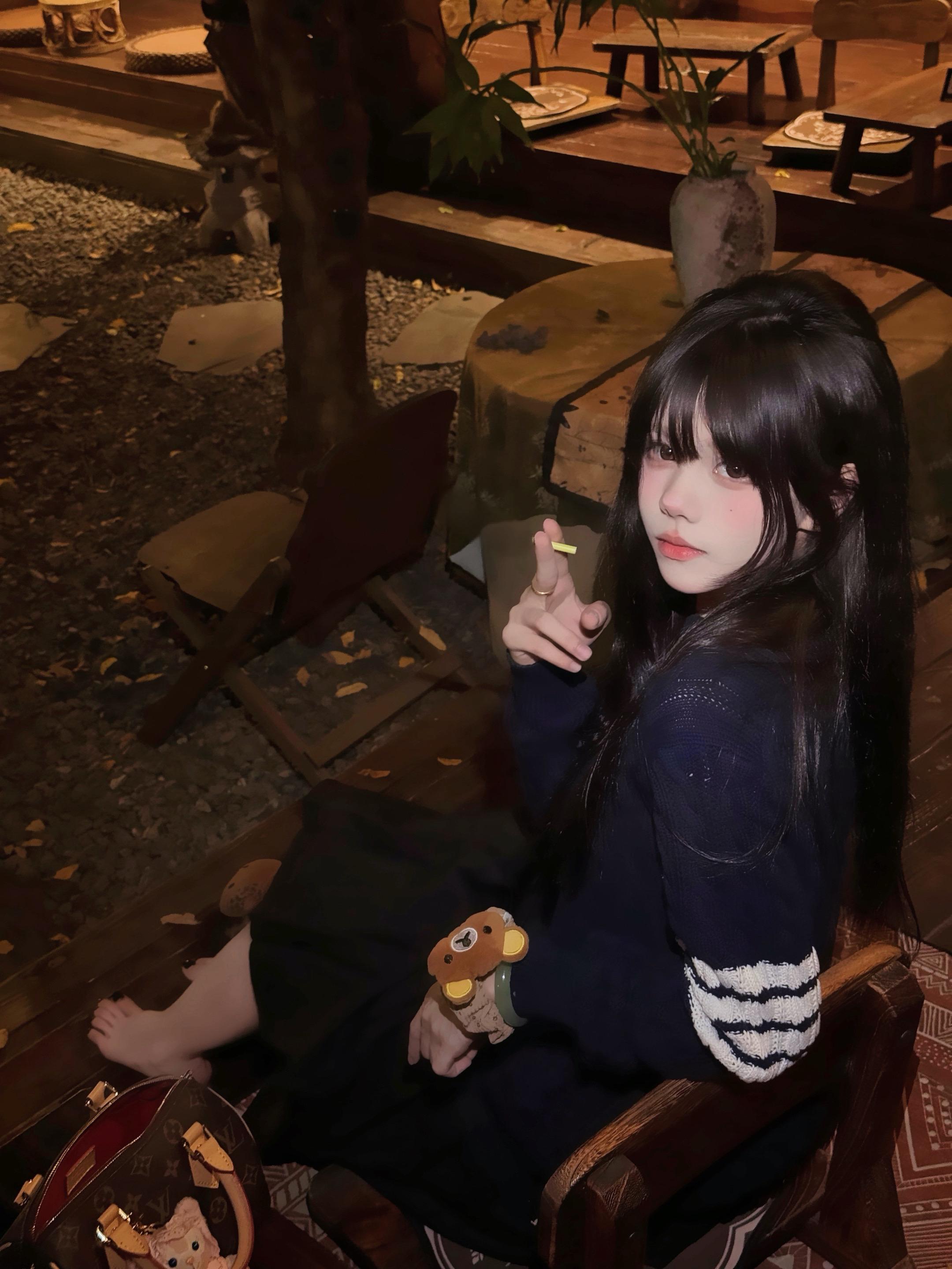 有个女仔让我思想变得大过。