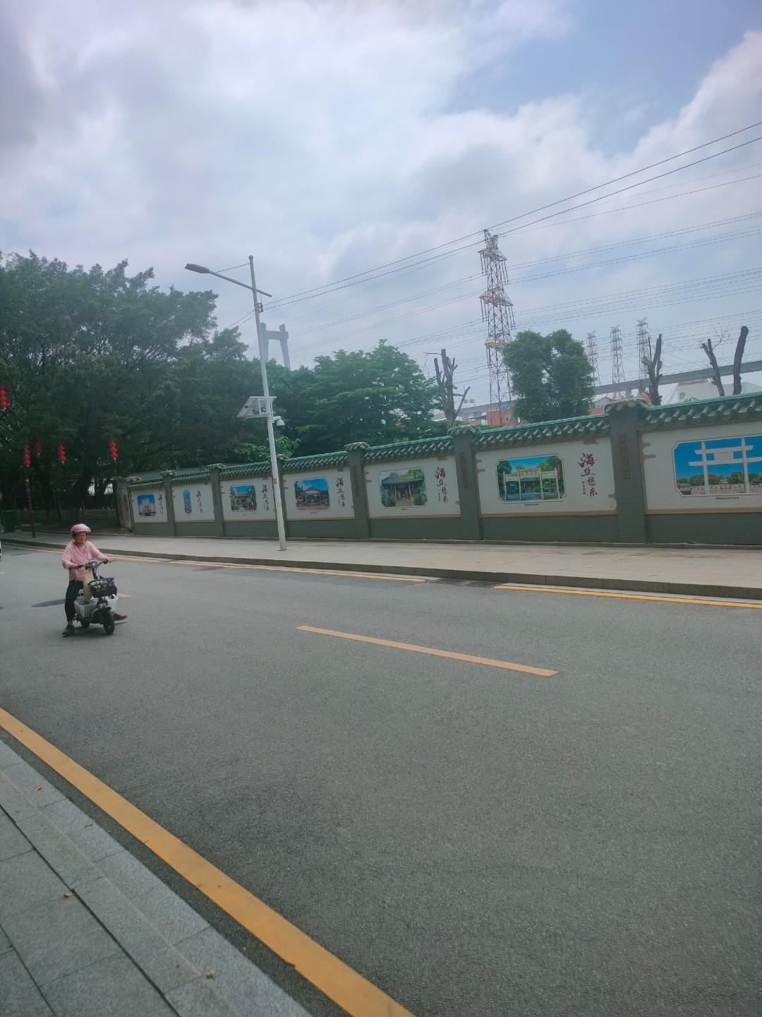 如果到了六十岁的你还会打工吗？
我住对门的阿姨又回来了。她今年刚好60岁，春节回