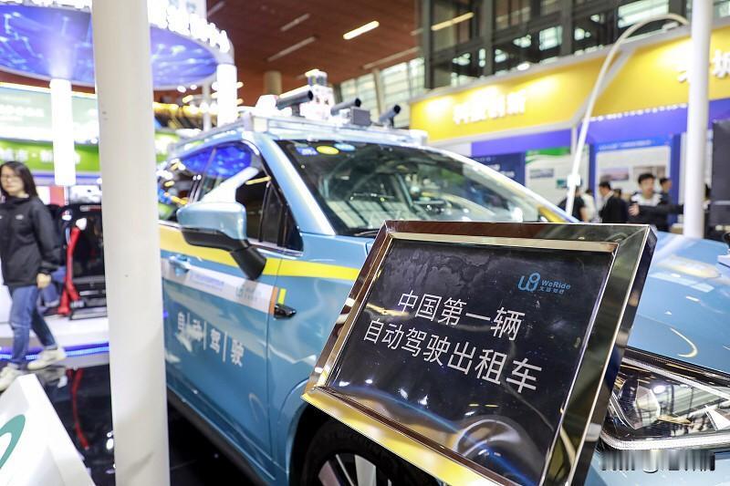 无人出租车短期内根本不可能完全取代传统出租车，这点从当前各地的落地进度就能看出来