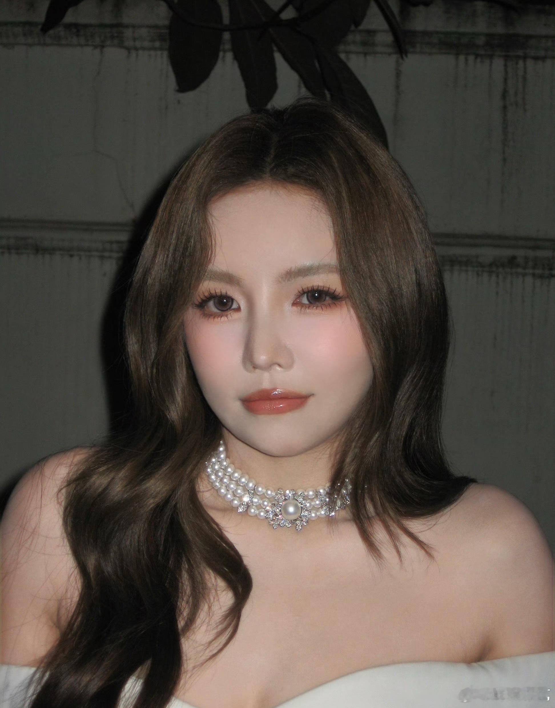 姐姐的自我定位还是那么清醒——“我要当姐姐们的唱跳服务员”。不是教练，不是老师，