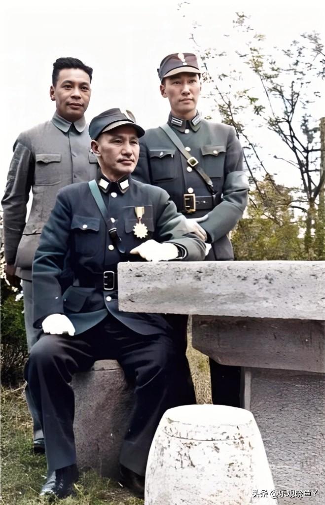 这才是蒋中正和蒋经国及蒋纬国的真实样貌，这绝非演戏，也并非演员所扮，而是真实的历
